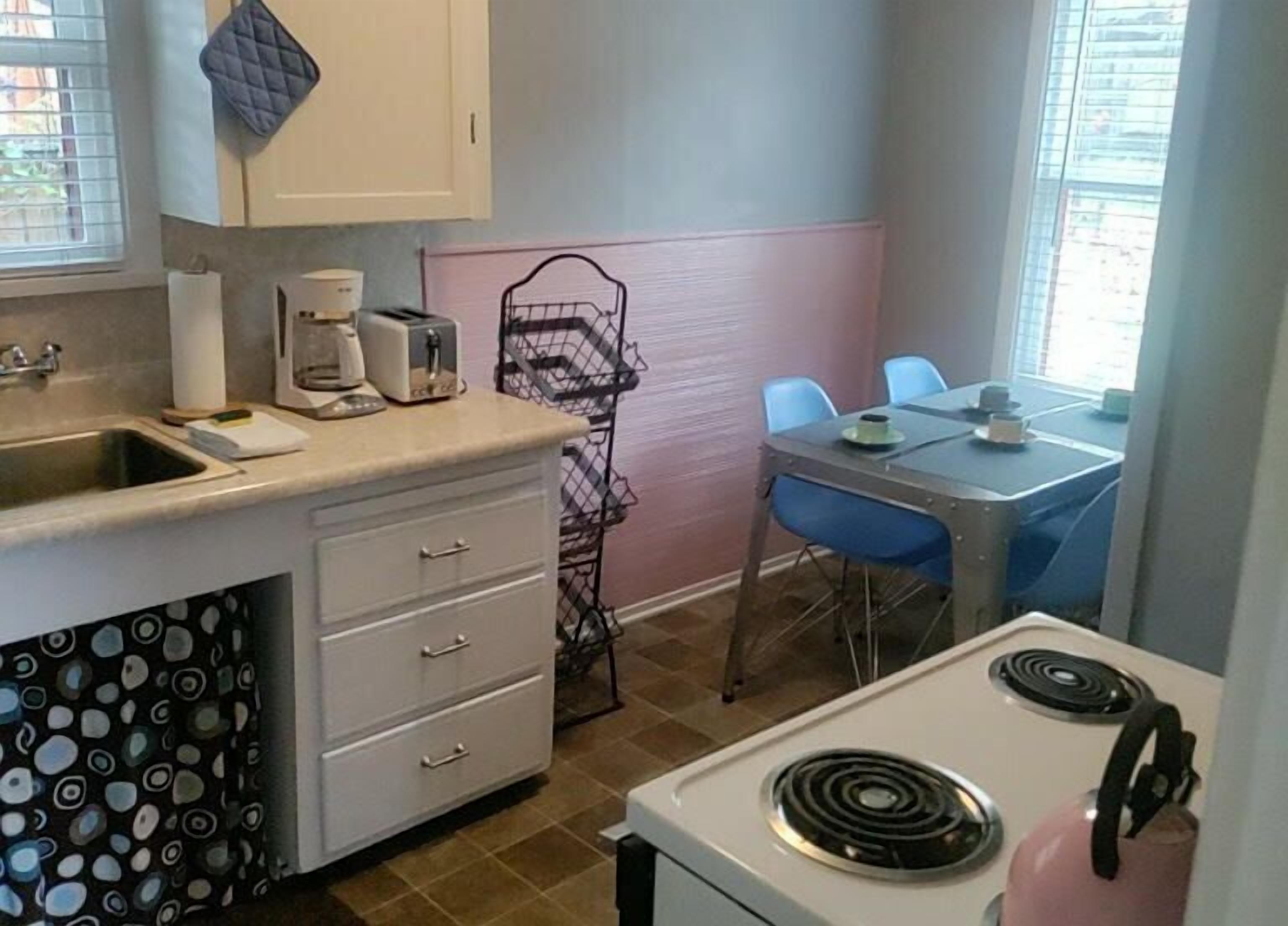 deluxe suite, 2 bedrooms, kitchen | private kitchen