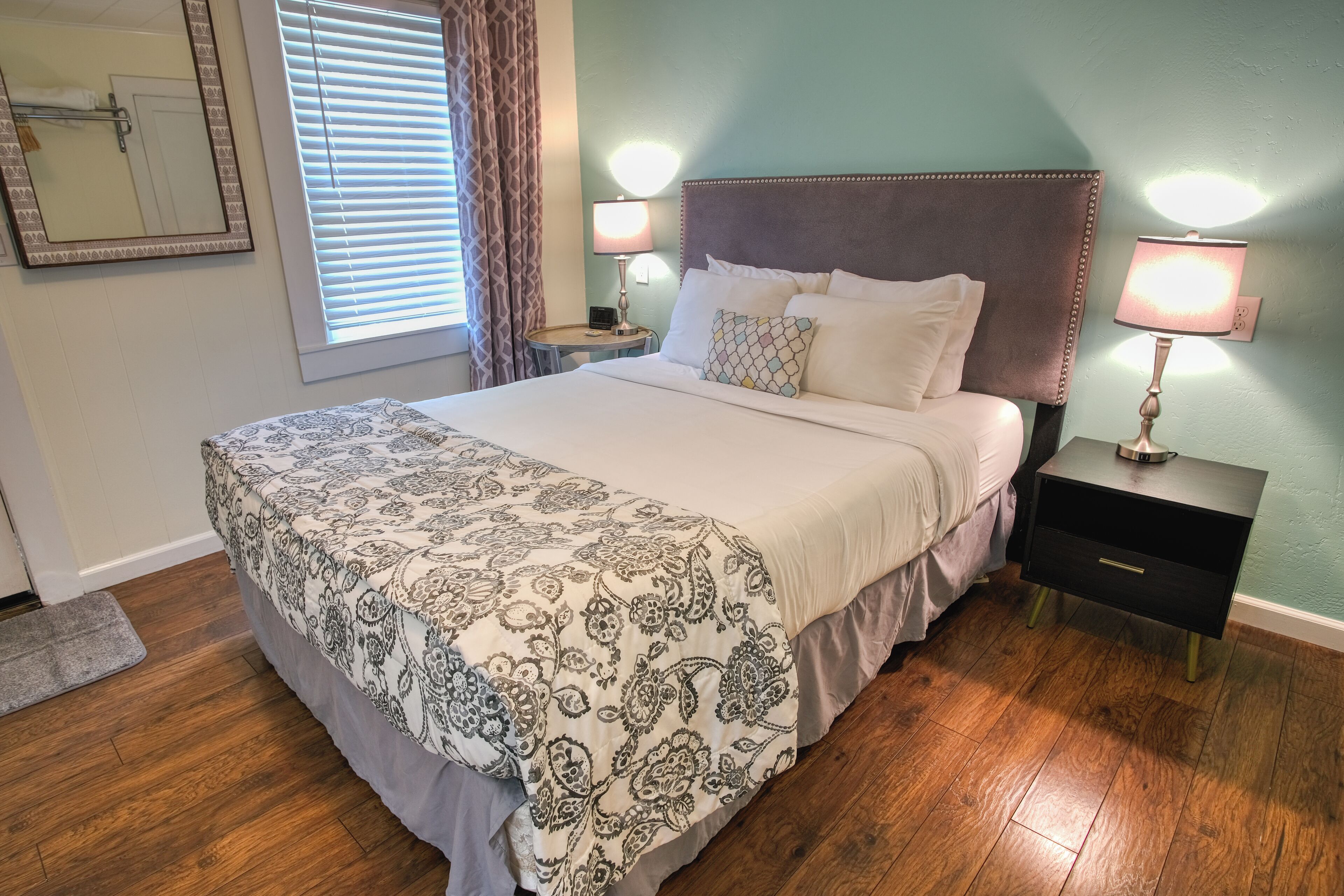 Deluxe-Studio, 1 Queen-Bett, Kochnische | Hochwertige Bettwaren, kostenloses WLAN