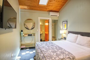 Classic Queen - Room 10 | Premium bedding, free WiFi - Palm Cottages (Ashland)