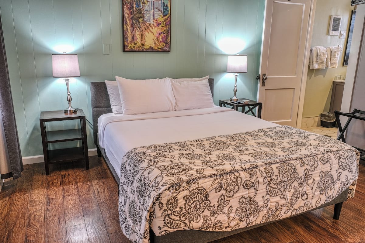 Deluxe Studio, 1 Katil Ratu (Queen), Kitchen | 1 bilik tidur, peralatan tempat tidur premium, Wi-fi percuma