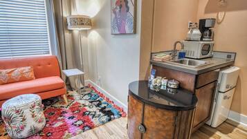 Sunrise Suite - Room 16 | In-room dining