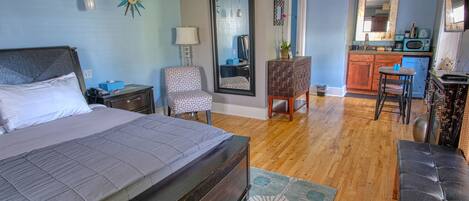 Habitació de luxe, 1 llit de matrimoni gran, llar de foc | 1 dormitori, roba de llit d'alta qualitat i wifi gratuïta