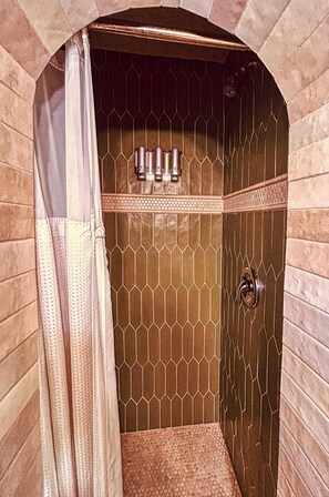 Estudi Deluxe, 1 llit de matrimoni, cuina bàsica | Bany | Assecador de cabells i tovalloles 