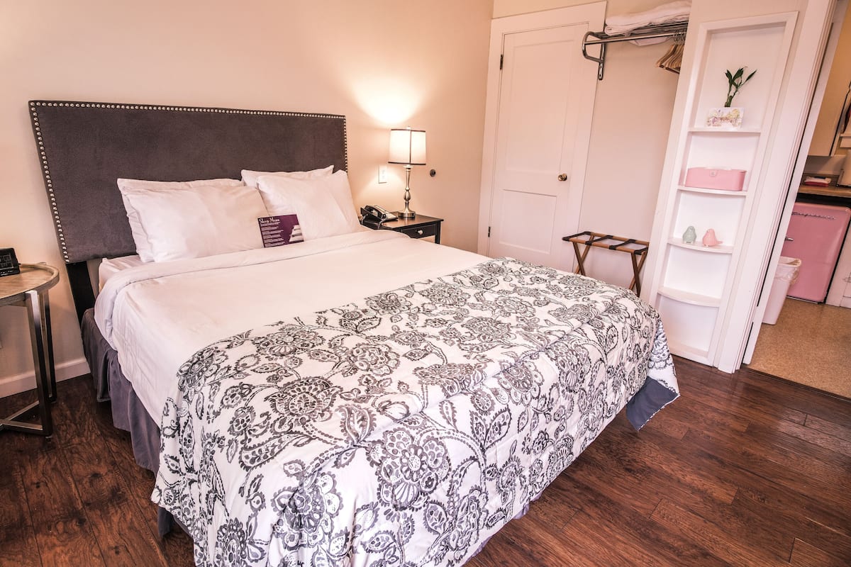 Deluxe-studiolejlighed - 1 queensize-seng - tekøkken | 1 soveværelse, premium-sengetøj, gratis Wi-Fi