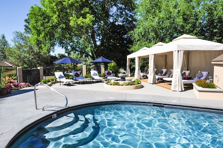 Alberca al aire libre por temporada