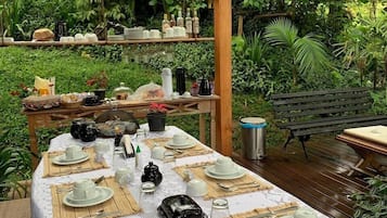 Café da manhã com buffet grátis todos os dias