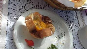 Sudah termasuk sarapan prasmanan setiap hari