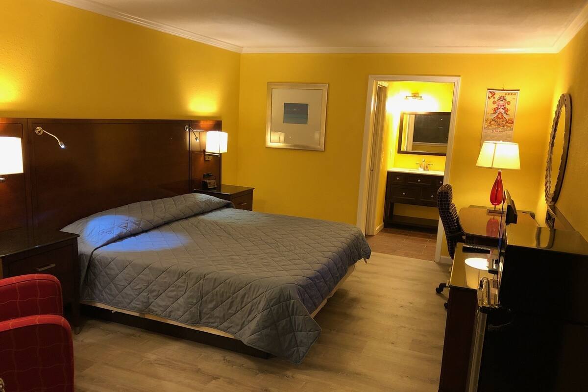 Deluxe Room, 1 King Bed