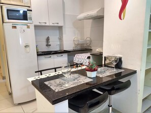 Blackout drapes, iron/ironing board, free WiFi, bed sheets - Atlantica Flats (Rio de Janeiro)