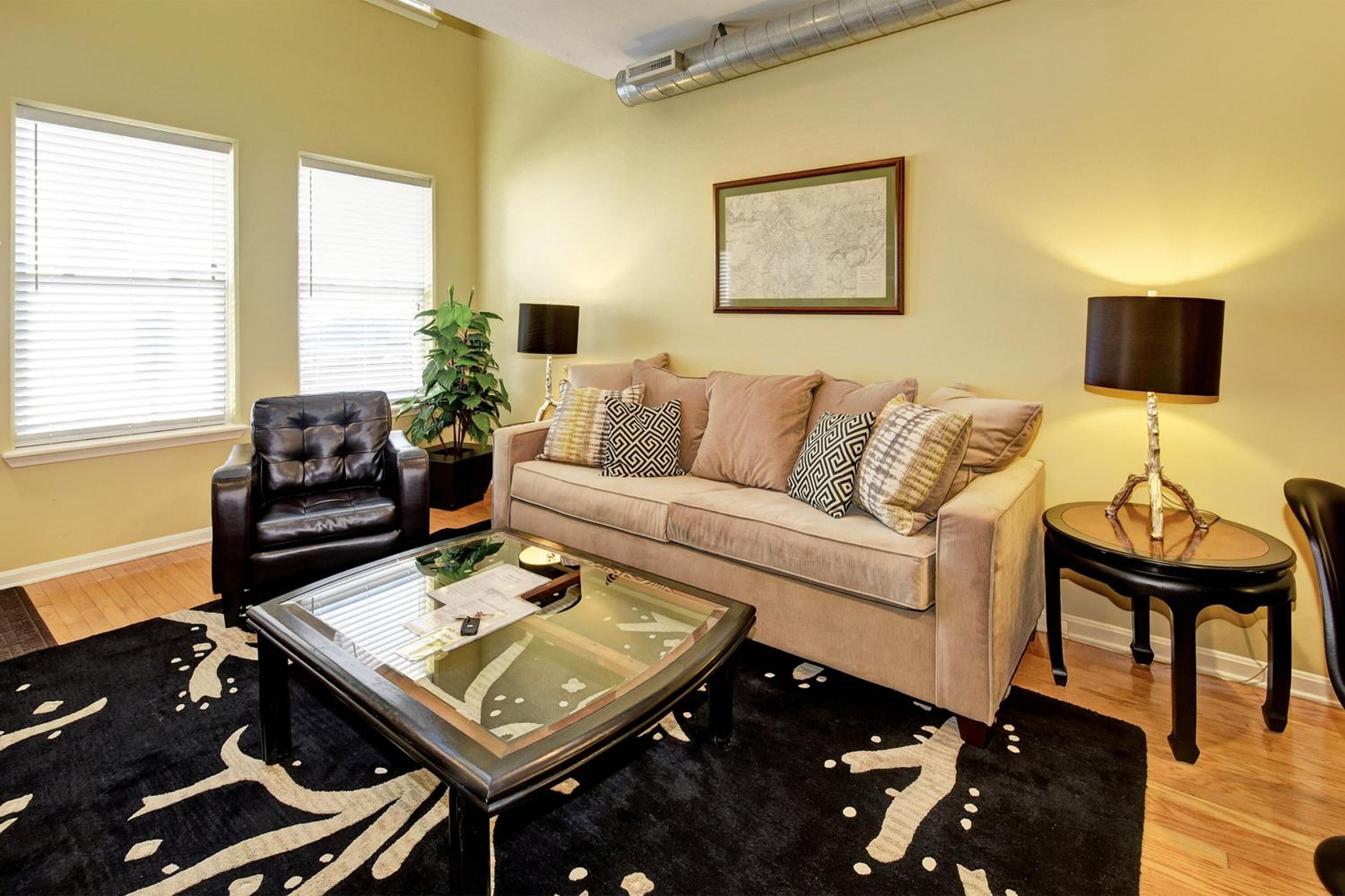 flat-screen tv, fireplace