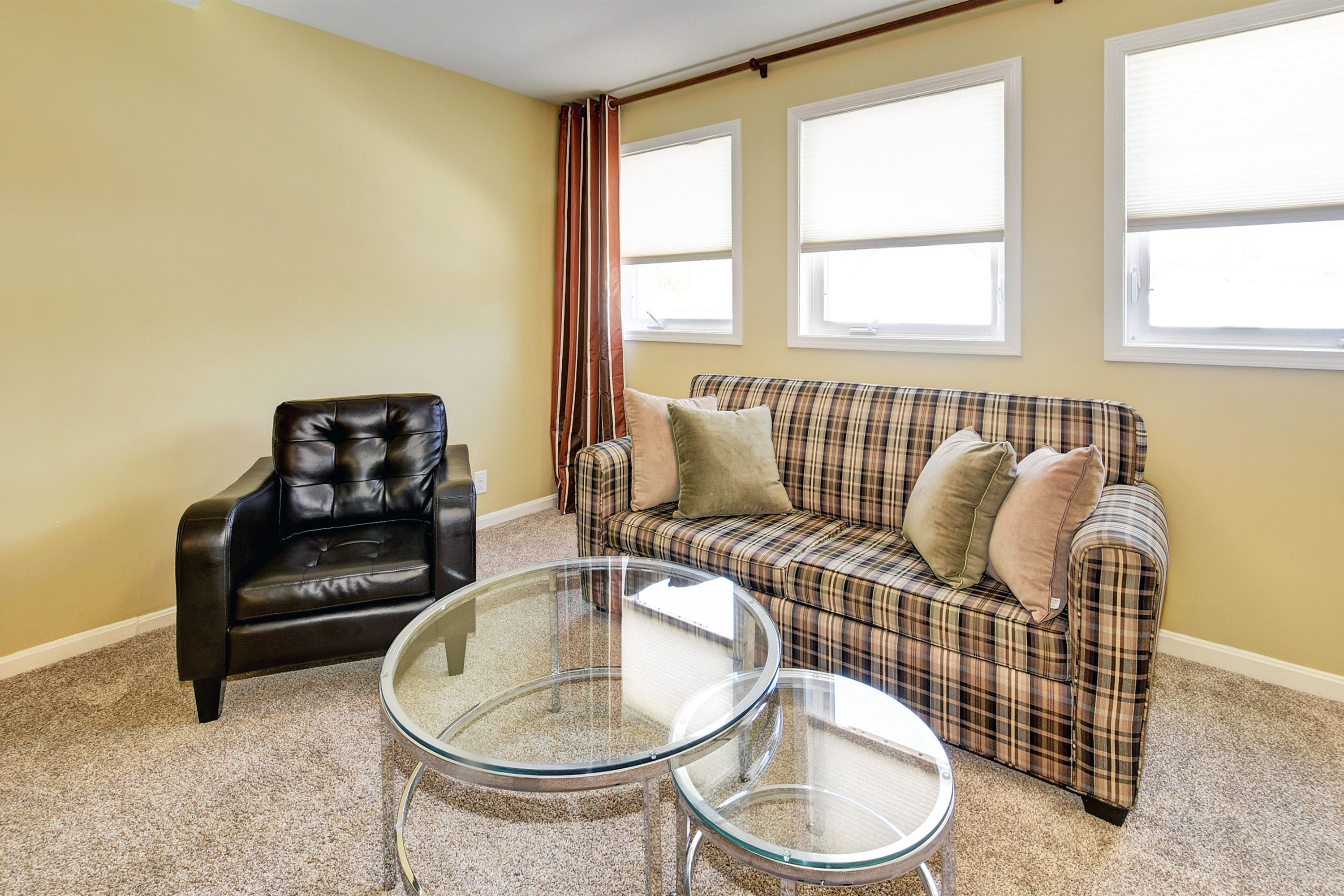 premium room | living area | flat-screen tv, fireplace