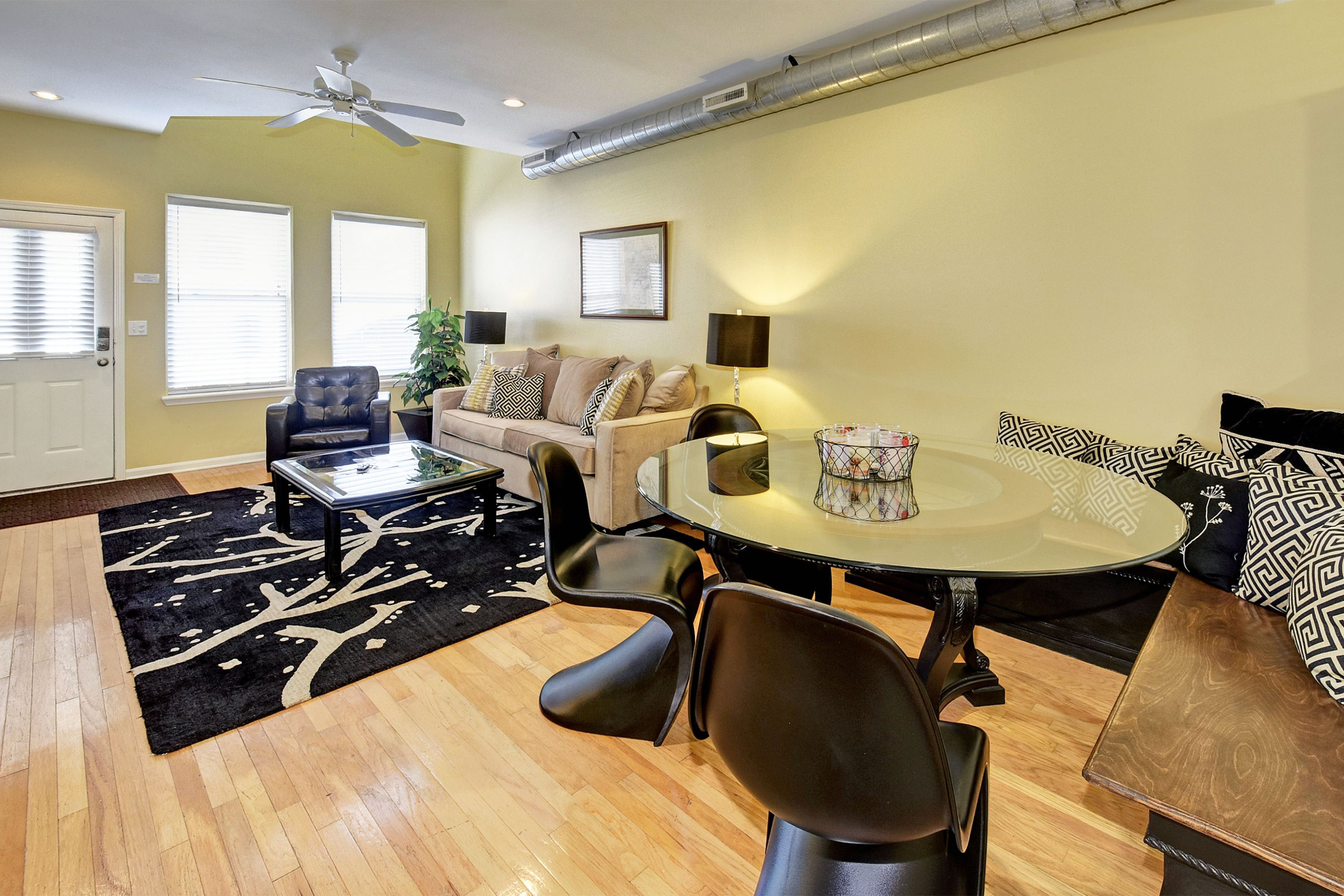 premium room | living room | flat-screen tv, fireplace