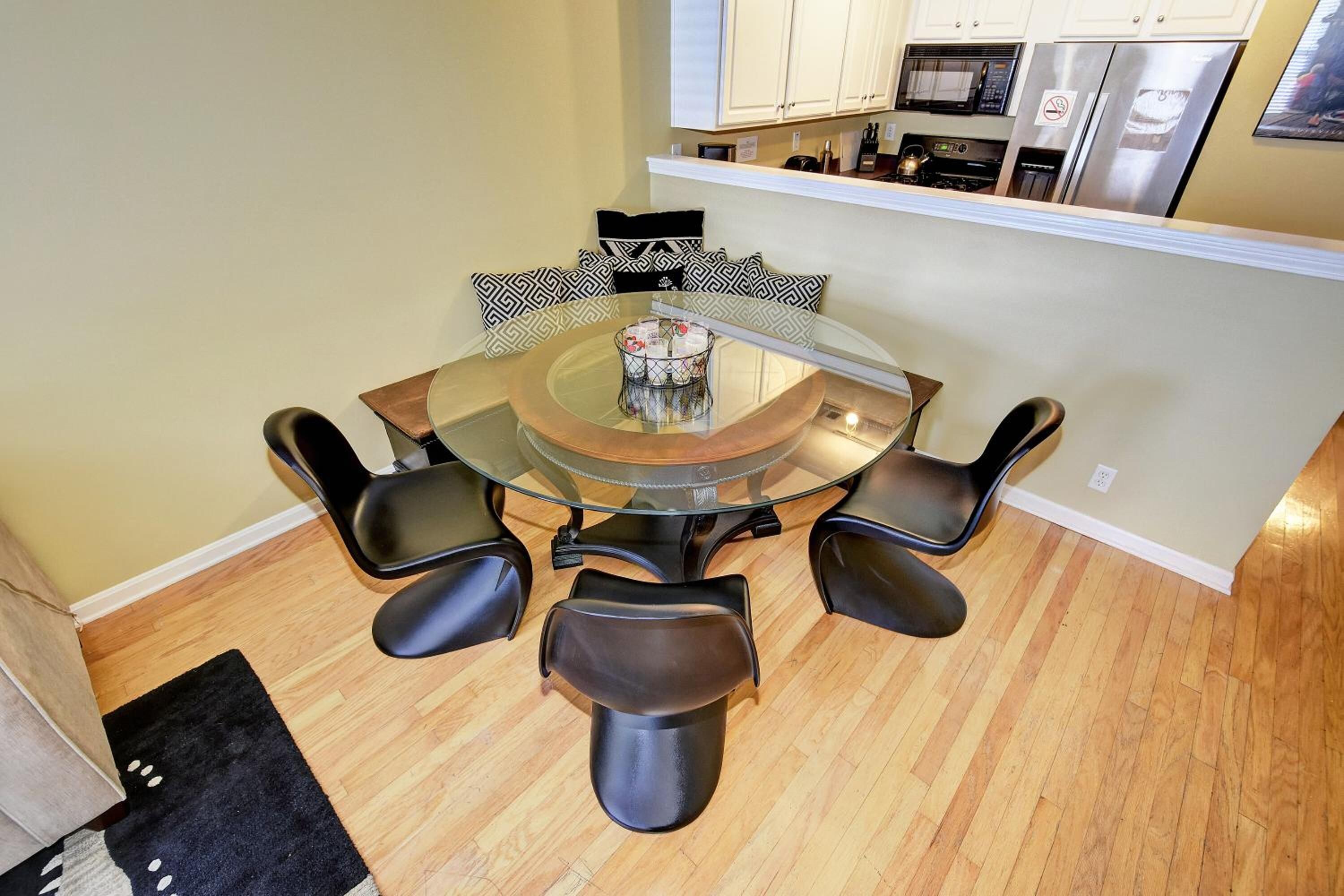 full-sized fridge, microwave, oven, stovetop