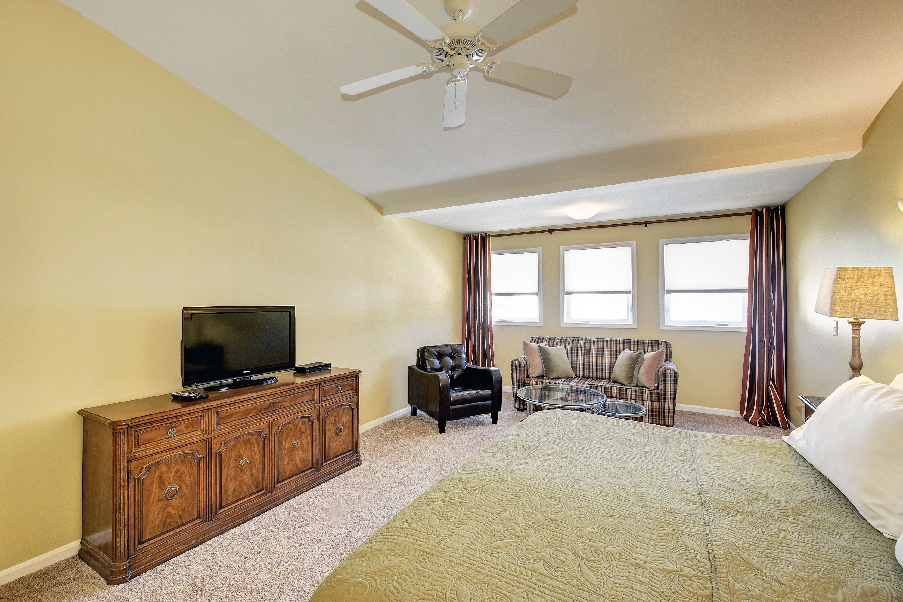 premium room | 2 bedrooms, premium bedding, desk, iron/ironing board