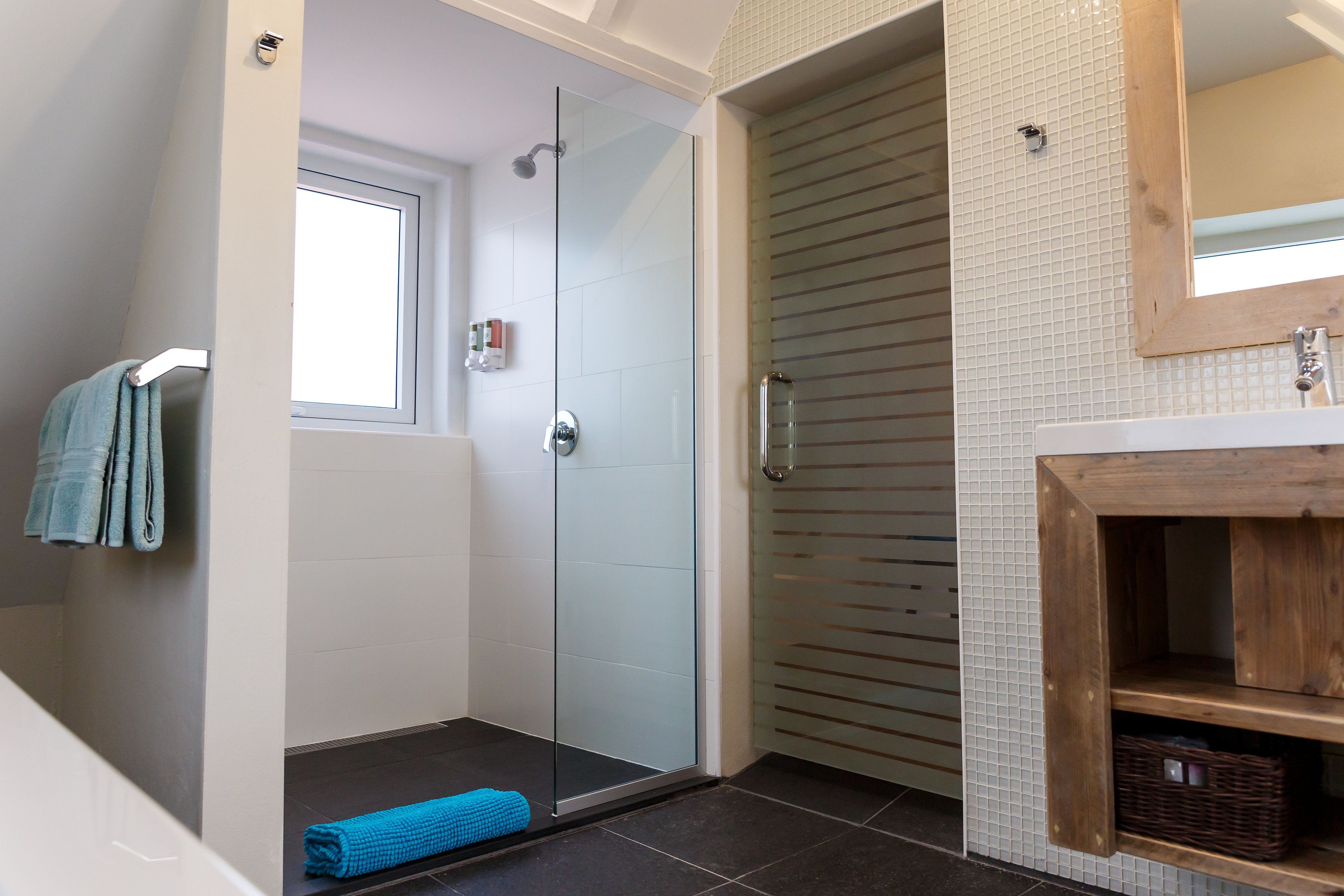 Penthouse, 1 Bedroom, 1st floor, Balcony, Garden View | Badezimmer | Dusche, kostenlose Toilettenartikel, Haartrockner, Handtücher