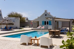 Bungalow, 1 chambre, patio, en bord de piscine | Vue de la chambre