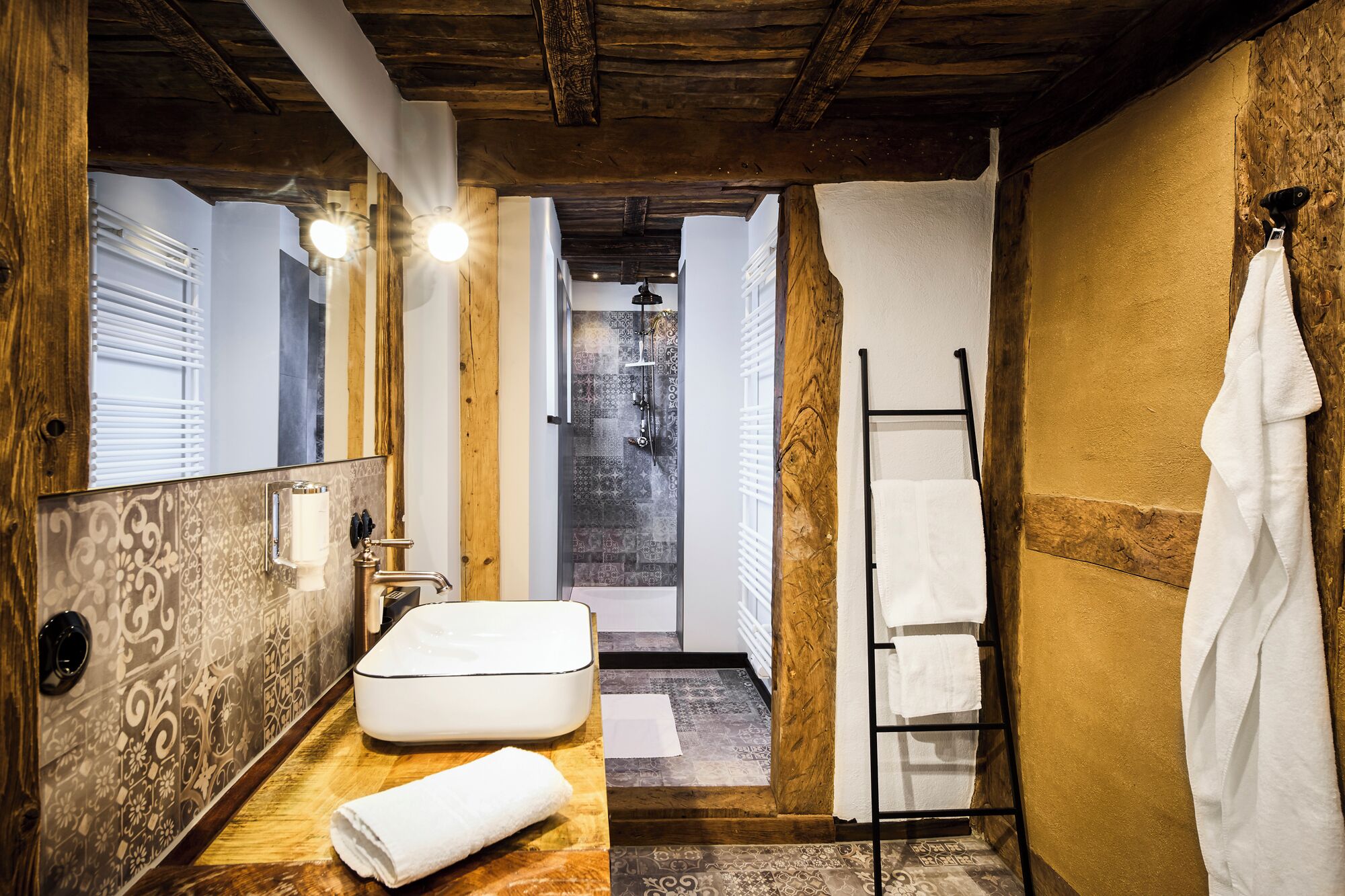 economy studio suite, 1 king bed, microwave | bathroom | shower, free toiletries, hair dryer, towels