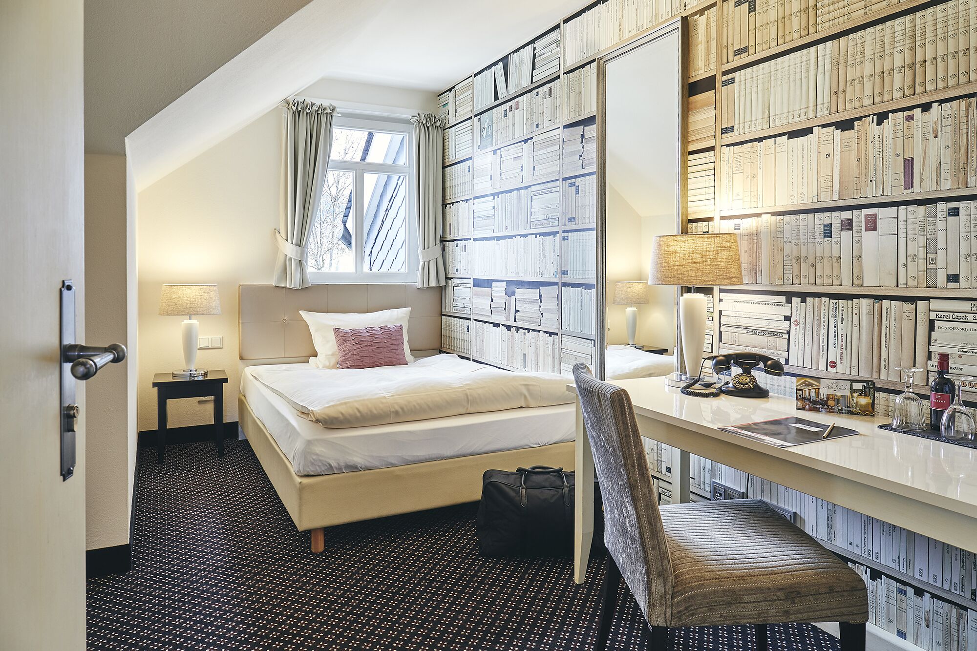 standard double room | hypo-allergenic bedding, individually decorated, individually furnished