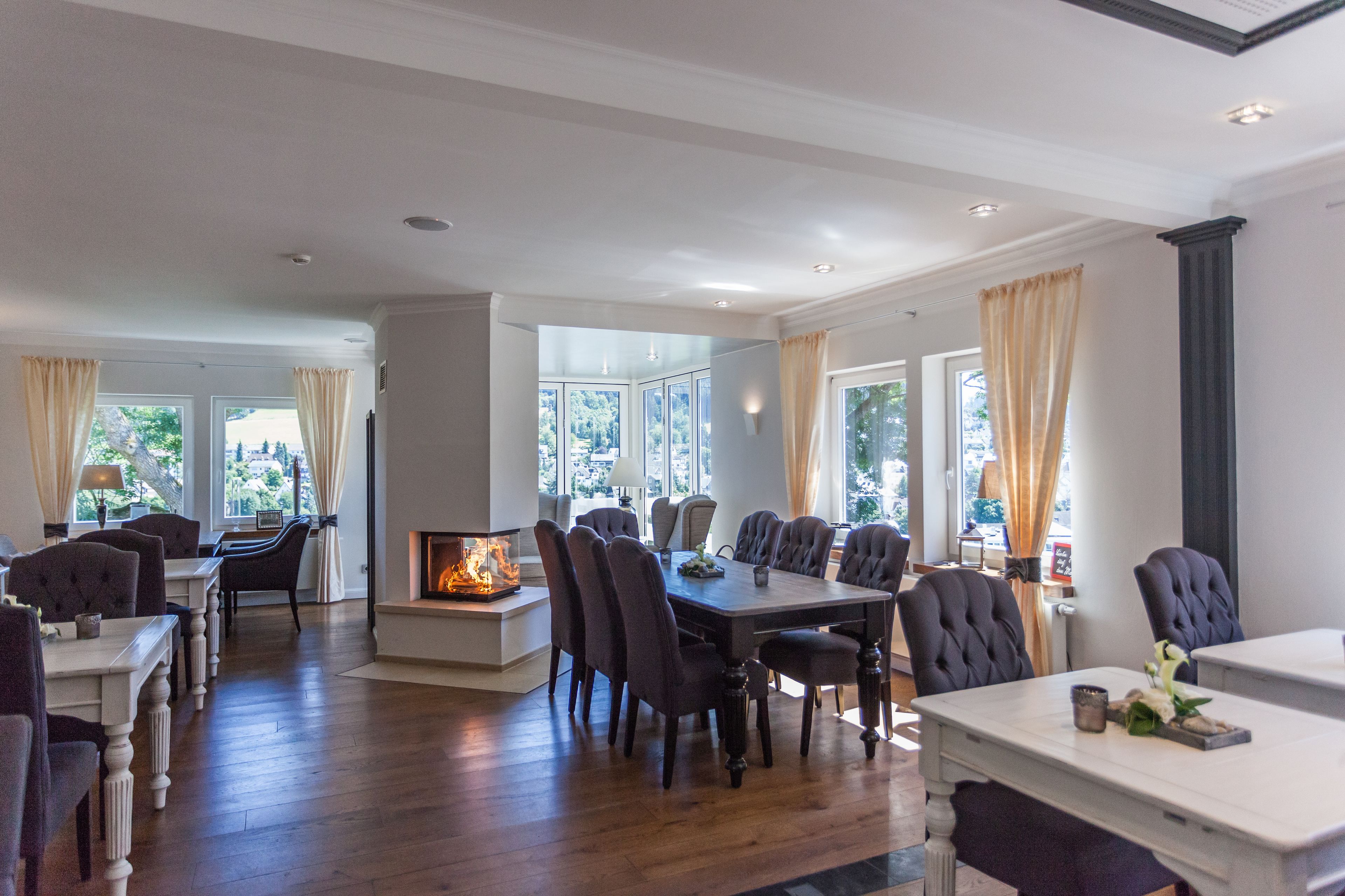 Daily buffet breakfast (EUR 18.5 per person)