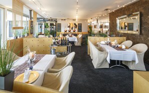 Buffet breakfast on weekdays (CHF 14.50 per person)