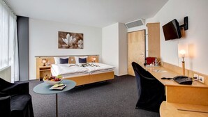 Classic Double Room | Desk, laptop workspace, soundproofing, WiFi (free) - Primestay Hotel (Frauenfeld)