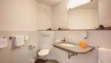 Classic Double Room | Bathroom | Shower, free toiletries, hair dryer, heated floors
