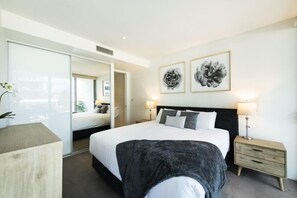 Luxury Apartment | Individually furnished, iron/ironing board, free WiFi, bed sheets - Accommodate Canberra - Lakefront (Kingston)