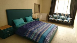 Appartement | 1 chambre, coffres-forts dans les chambres, bureau, rideaux occultants