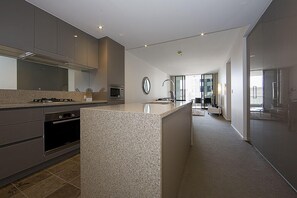 Căn hộ, 2 phòng ngủ (Manhattan 303) | Bếp riêng | Tủ lạnh, lò vi sóng, lò nướng, bếp nấu 