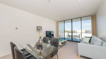 Apartment, 1 Bedroom ( Manhattan 824) | In-room dining