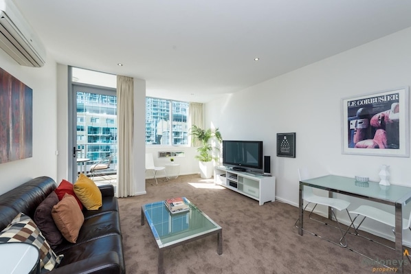 Apartment, 1 Bedroom (27/3 Gordon Street) | Living room