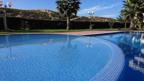 Piscine extérieure en saison