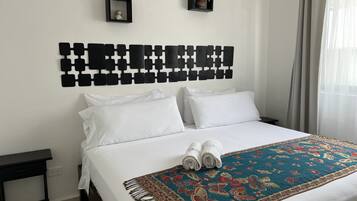 Family House, 3 Bedrooms, Kitchen, Poolside