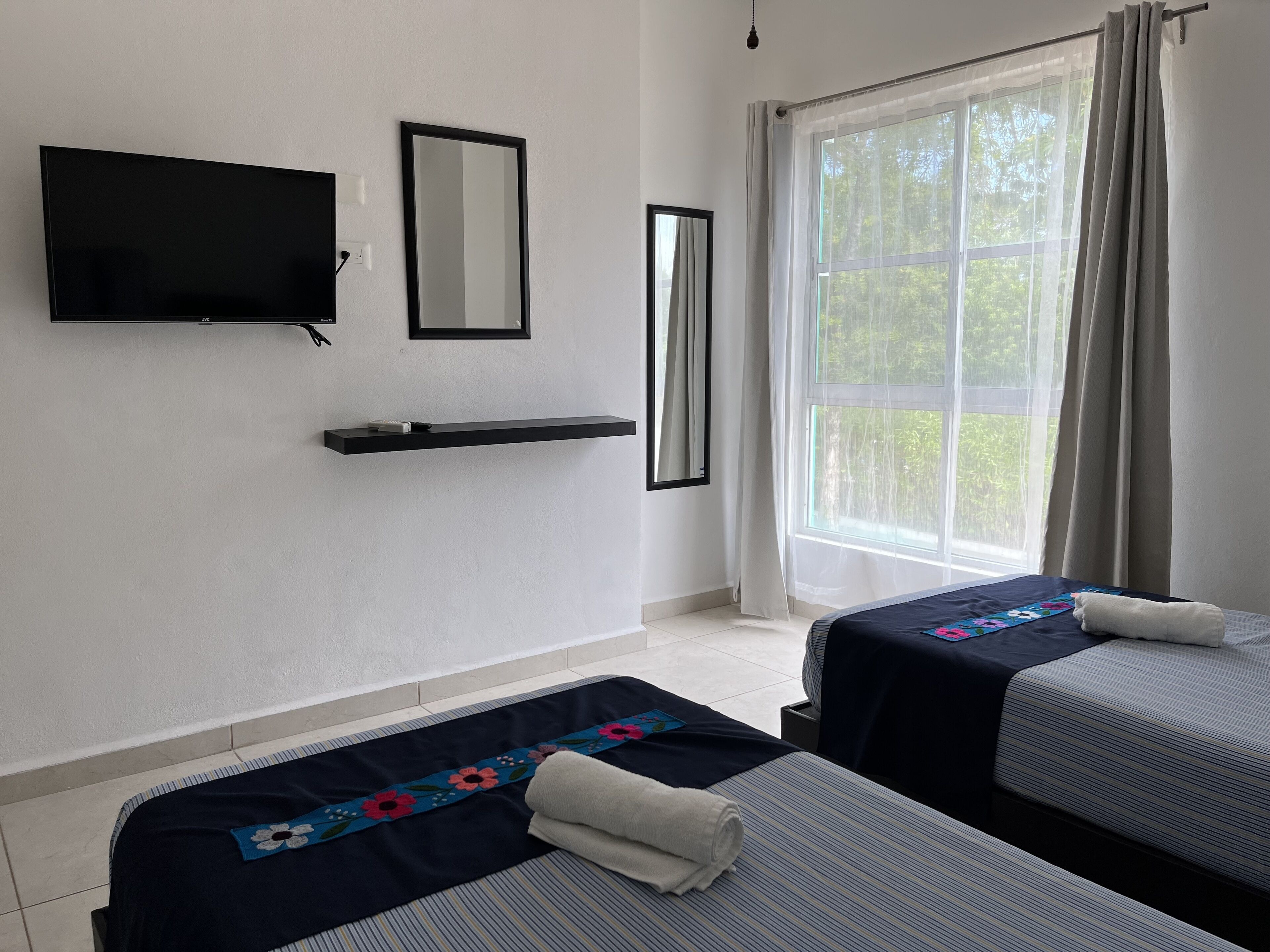 Casa familiar, 3 habitaciones, cocina, junto a la alberca | 3 habitaciones, tabla de planchar con plancha y wifi gratis 