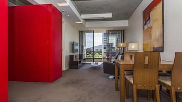 Apartment, 1 Bedroom (New Acton 607) | In-room dining