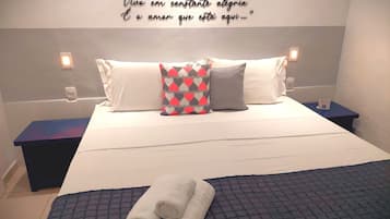 Minibar, escritorio, cortinas blackout y wifi gratis