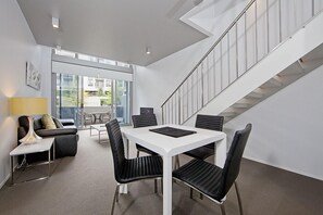 公寓, 1 間臥室 (6/3 Burbury Close) | 房內用餐區