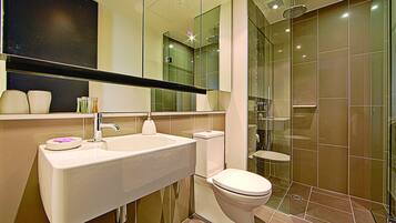 xx inactive | Bathroom | Hair dryer, towels