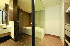公寓, 2 间卧室 (The ApARTments 1301) | 浴室 | 吹风机、毛巾