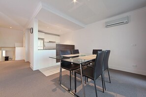 Appartement, 1 chambre (The Avenue 93) | Repas dans la chambre
