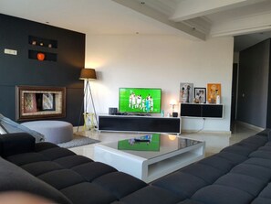Apartment, 2 Bedrooms | Living room