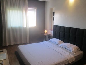 2 bedrooms, blackout curtains, iron/ironing board, free cots/infant beds - Modern Apartment Casablanca (Casablanca)