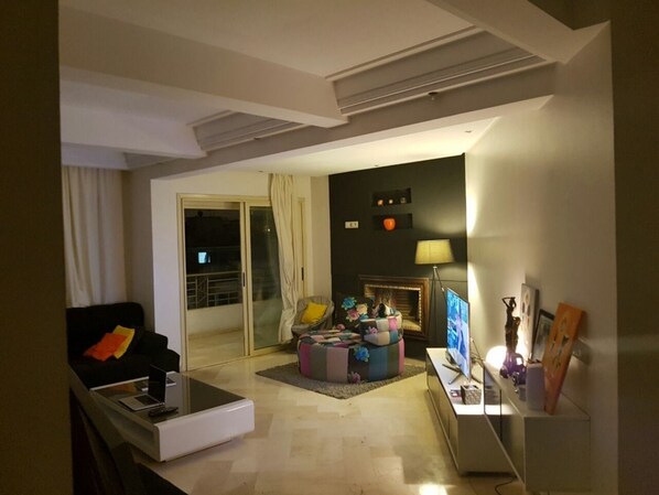 Apartment, 2 Bedrooms | Living area