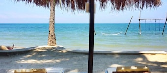 Peace & Love Beach Club