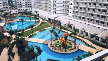 4 outdoor pools