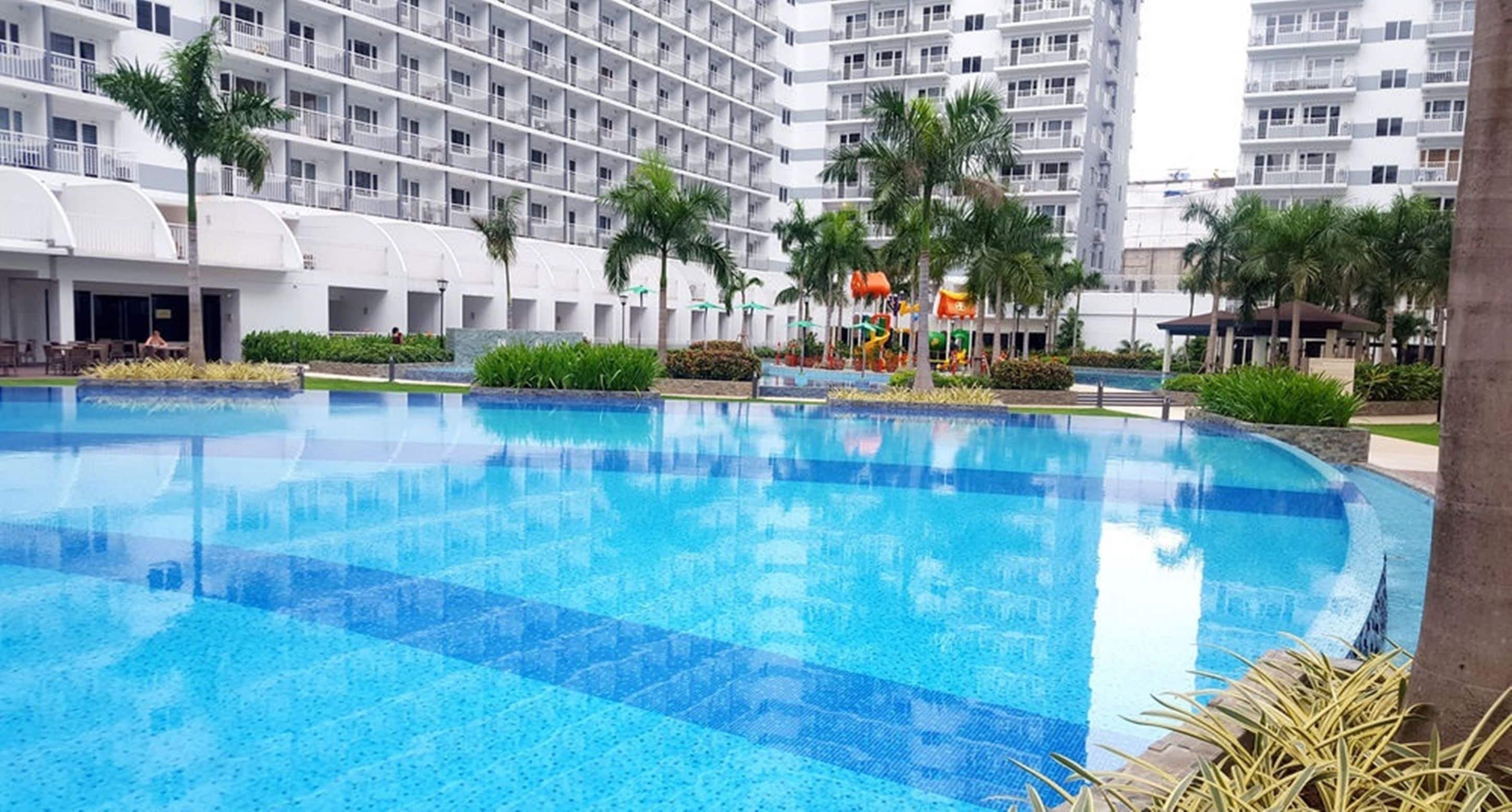 4 outdoor pools