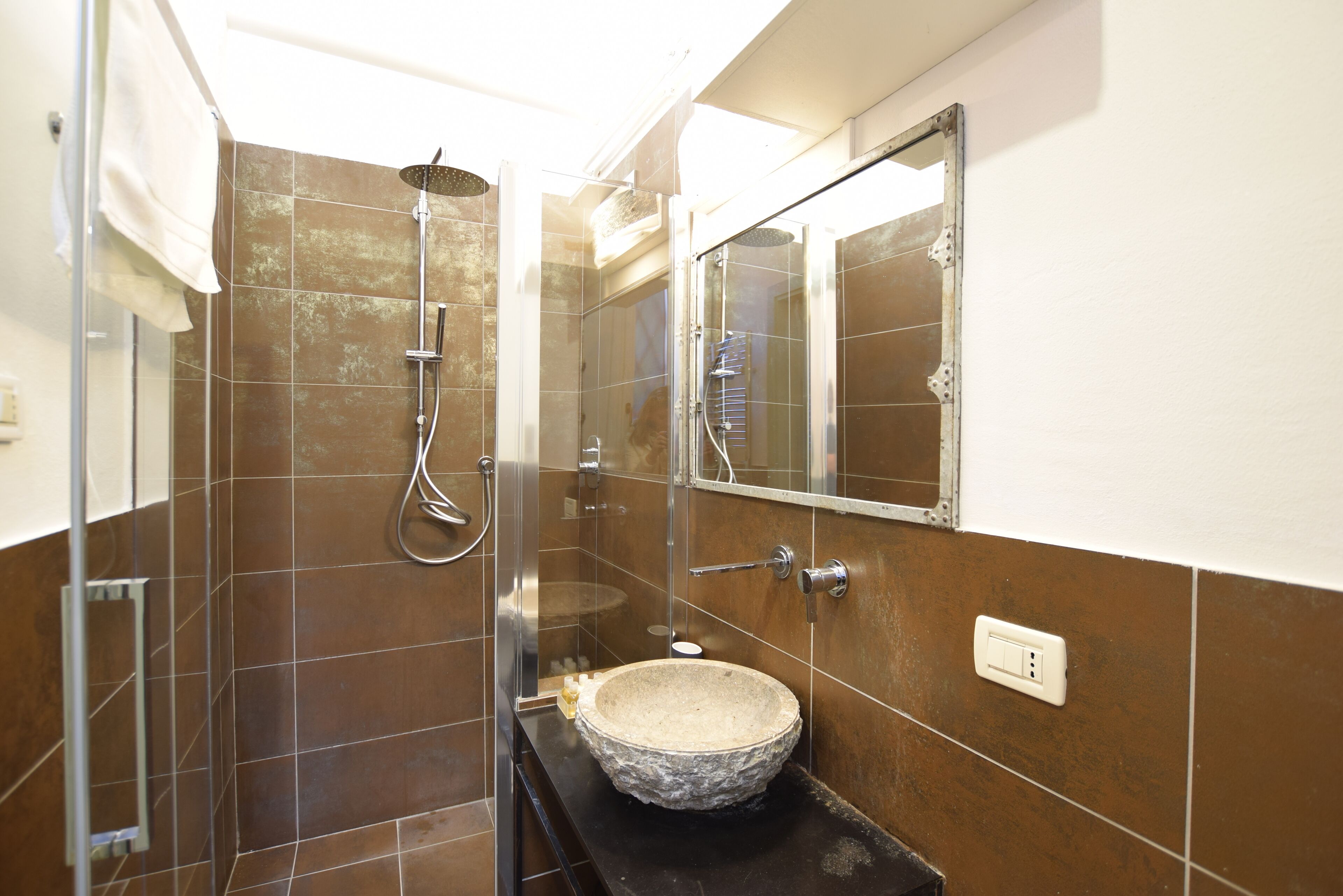 Suite (Giardino) | Salle de bain | Douche, articles de toilette gratuits, sèche-cheveux, bidet