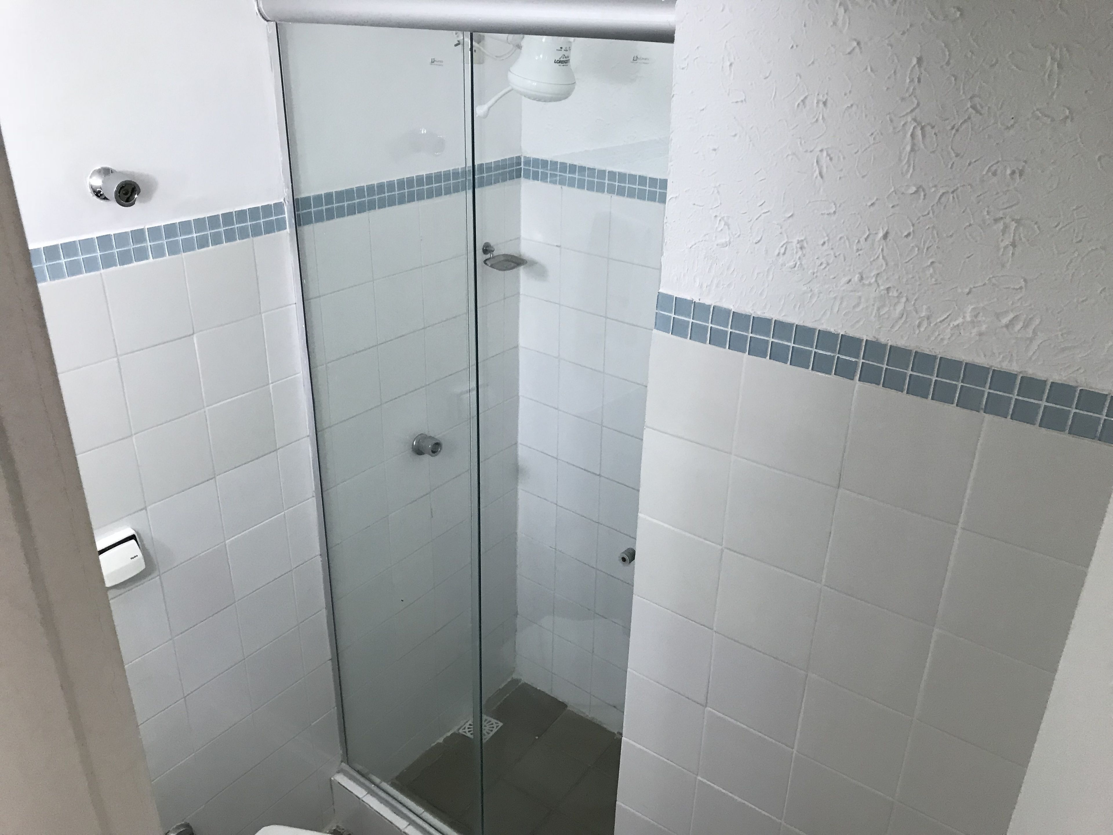 single room | bathroom shower