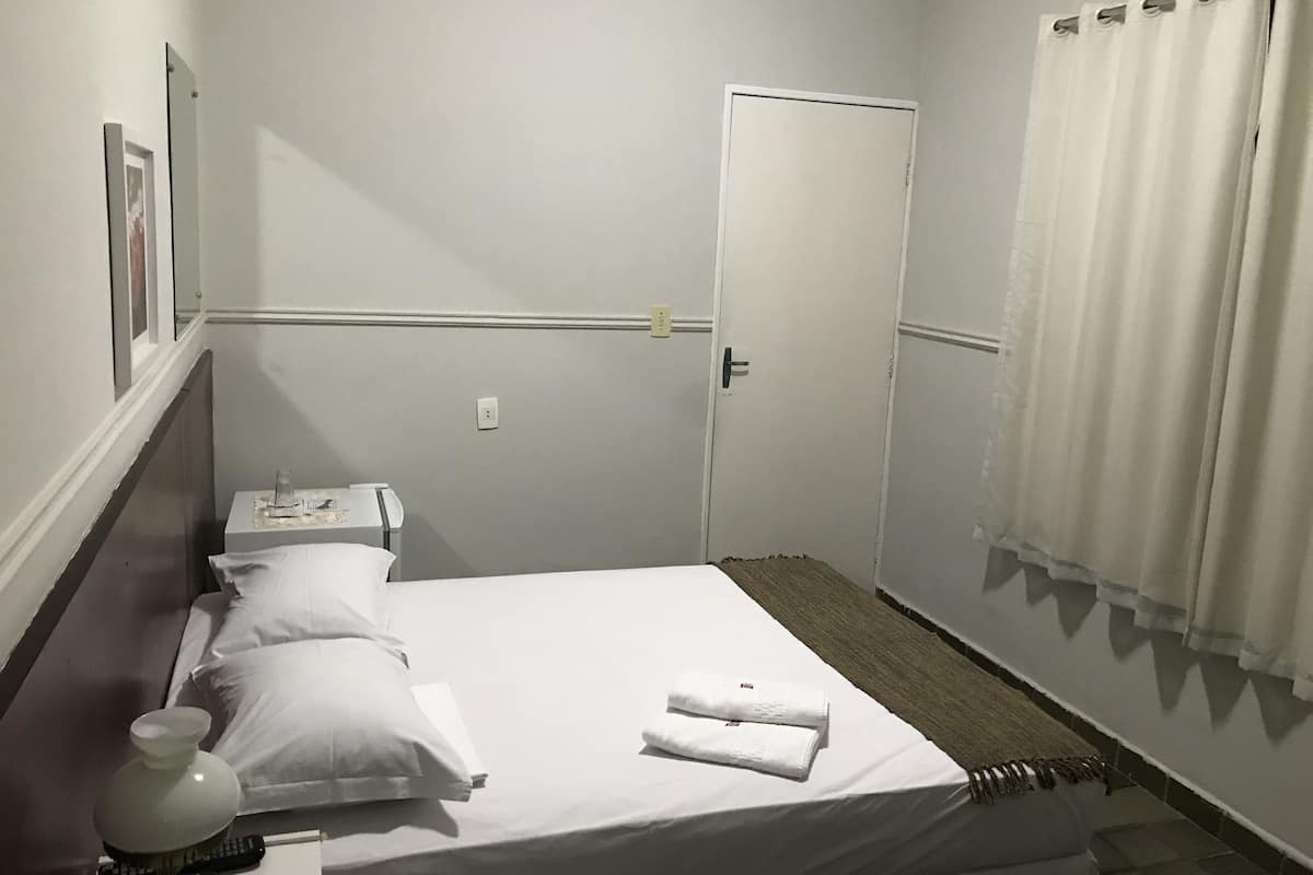迷你吧、遮光布/窗簾、熨斗/熨衣板、免費無線上網