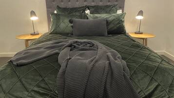 Traditional House, 2 Bedrooms, Accessible, Garden View | 2 bedrooms, minibar, blackout drapes, iron/ironing board